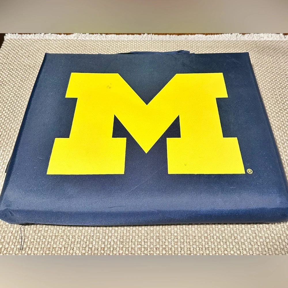 University of Michigan stadium seat cushions “Go Blue” - Picture 3 of 5